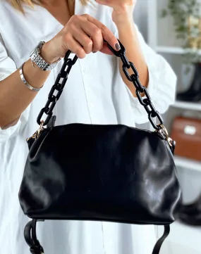 Sac à main forme besace noir à fausses chaines